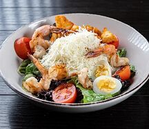 Салат Цезарь с креветками