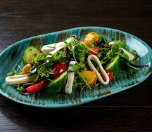 Салат с кальмаром