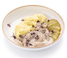 Бефстроганов с картофельным пюре