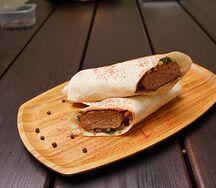 Люля-кебаб из свинины и курицы в лаваше