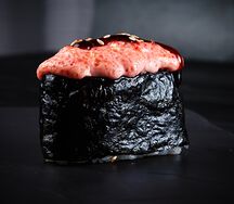 Запеченный гункан с семгой