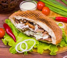 Шаурма в армянском матнакаше с курицей