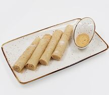 Блин классический с медом и сметаной