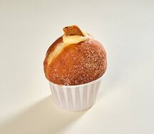 Пончик с заварным кремом