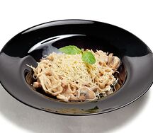 Паста с курицей и грибами