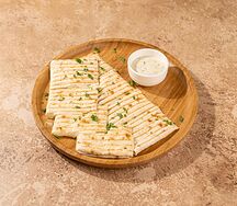 Гёзлеме с сыром и шпинатом