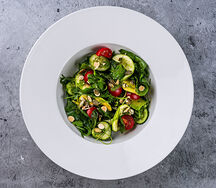 Большой зеленый салат