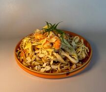 Вок Морепродукты в соусе пад-тай с овощами