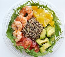 Fitness-боул с киноа и креветками