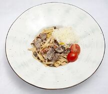 Паста с говяжьей вырезкой и шампиньонами