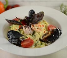 Паста с морепродуктами в сливочном соусе