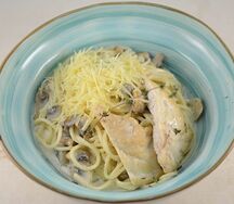 Паста с куриной грудкой и грибами