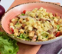 Салат Цезарь с куриной грудкой