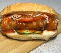 Хот-дог с нэмом в булочке