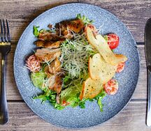 Цезарь с курицей