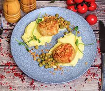 Нежные котлетки из индейки с картофельным пюре