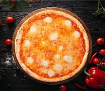 Пицца Маргарита на красном соусе