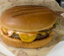 Бургер с двойной говяжьей котлетой