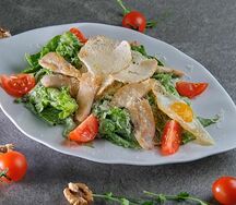 Салат Цезарь с курицей