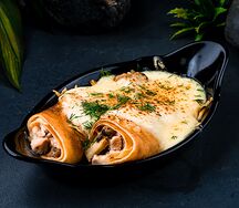 Запеченные блинчики с курицей и грибами