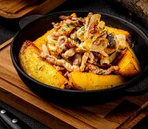 Жареха с мясом и грибами
