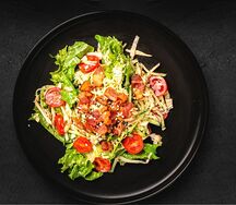 Зеленый с курицей и чипсами бекона