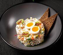 Оливье с копченой грудкой