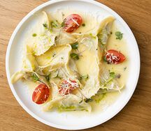 Равиоли с говяжьей вырезкой и печеным картофелем