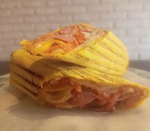 Сосиска в сырном лаваше