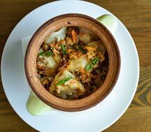 Пельмени из мяса птиц в горшочке