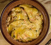 Вареники с картошкой и грибами в горшке