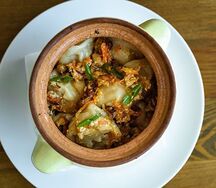 Пельмени из баранины и говядины в горшочке