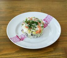 Салат Оливье с курицей