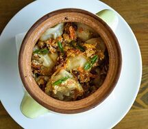 Пельмени 3 мяса в горшочке
