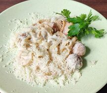 Паста с куриными митболами