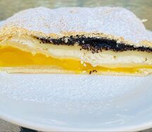 Штрудель творожно-манговый с маком