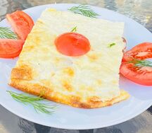 Омлет с ветчиной и помидорами