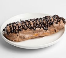 Эклер шоколадный