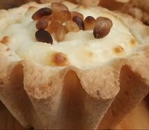 Тарталетка с творожной начинкой и кедровыми орехами