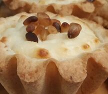 Тарталетка с творожной начинкой и грецкими орехами