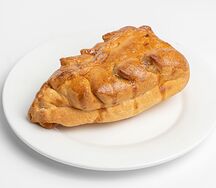 Пирожок с яблоком и корицей