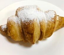 Клубничный круассан