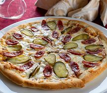 Пицца с охотничьими колбасками 25 см