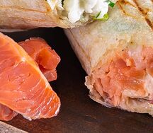 С красной рыбой