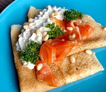 Блинчики с красной рыбкой