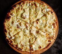 Пицца с курицей и грибами