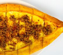 Пиде с говяжьем фаршем и сыром