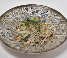 Салат с говяжьим языком и корнишонами