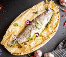 Форель, запеченная в пергаменте с эстрагоном