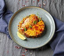 Куриное филе в остро-медовом соусе, с карамелизированным ананасом и хрустящим луком